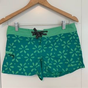 Patagonia Green Print Summer Board Shorts XS 2, fit like a 0.